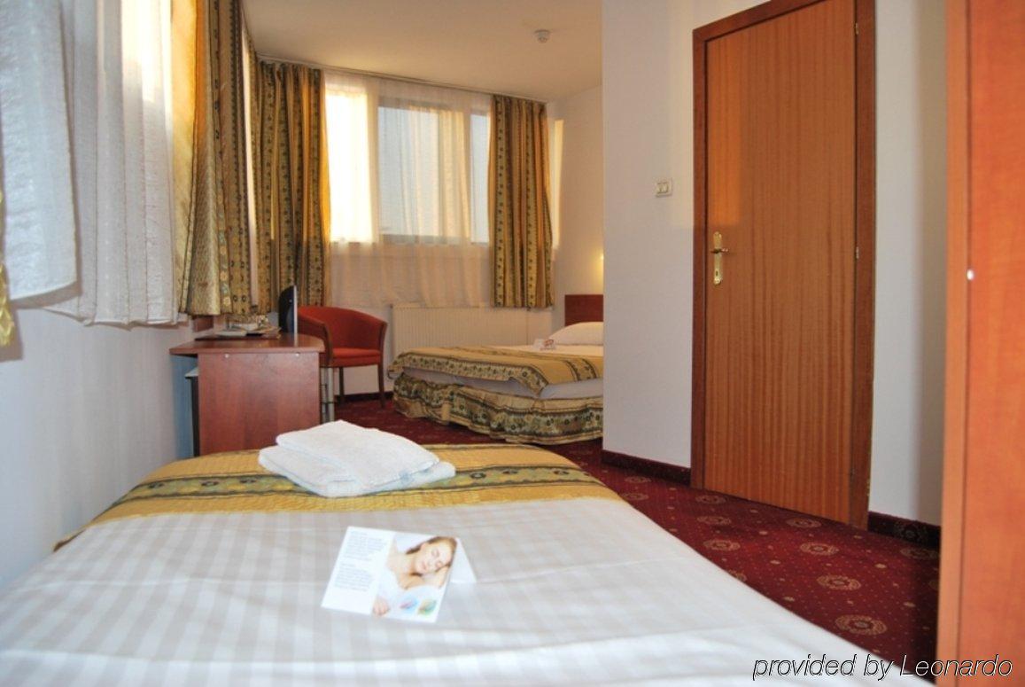 Kosher Hotel Lev Or Bucareste Quarto foto