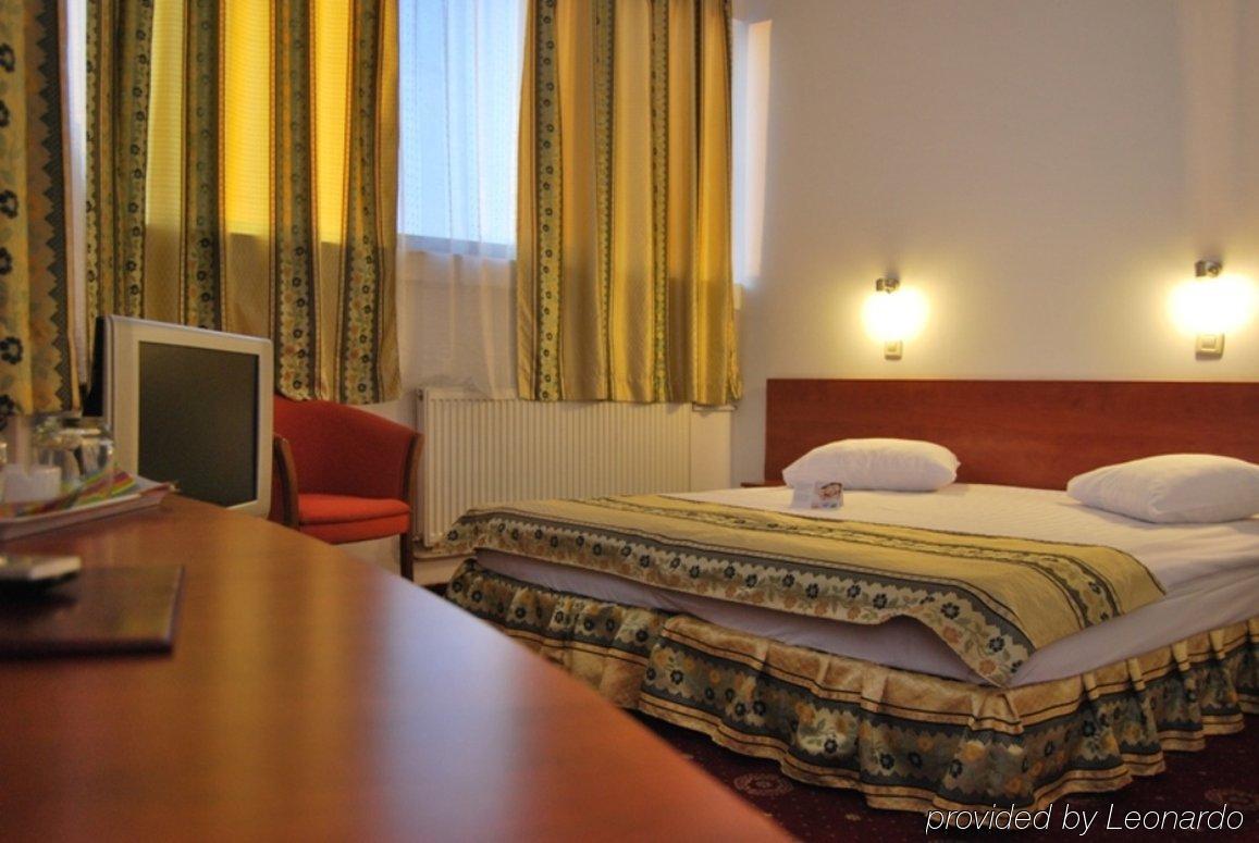 Kosher Hotel Lev Or Bucareste Quarto foto